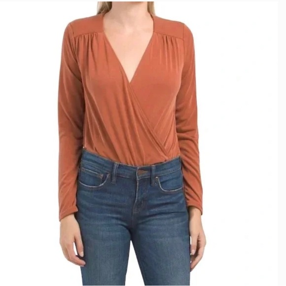 Tops - 103.-Gorgeous Surplice V ne line Bodysuit